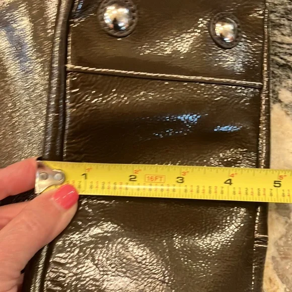 Coach Dark chocolate patent leather shoulder bag. Z25842 - Picture 12 of 13